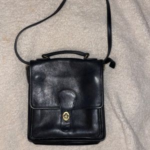 Vintage Leather Coach Bag with removable straps!